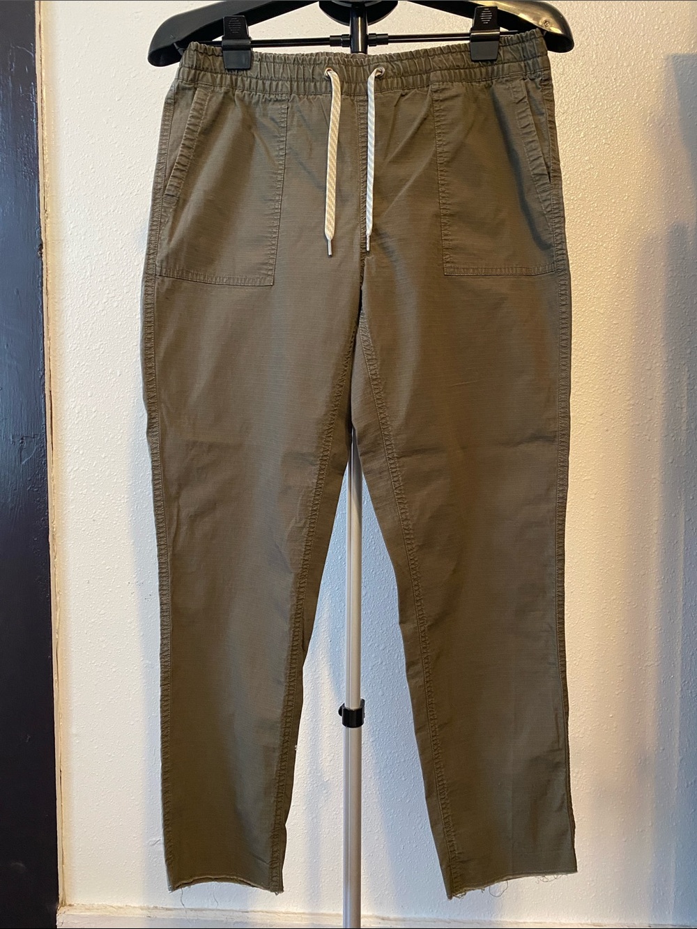 Vuori Ripstop Pants with Patch Pockets Olive Green Medium